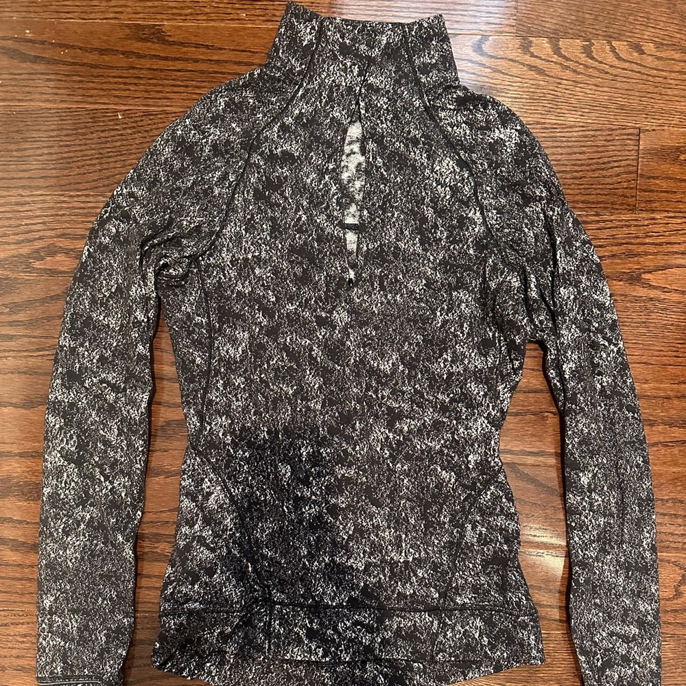 Lululemon size 4 black and white half zip up.